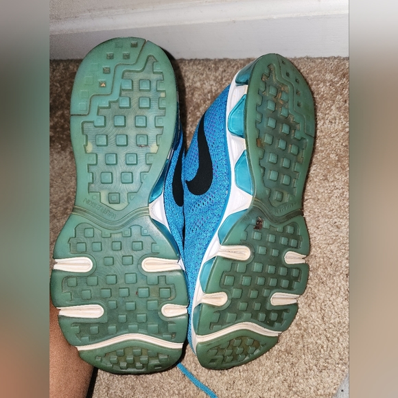 Sneakers - Picture 4 of 5